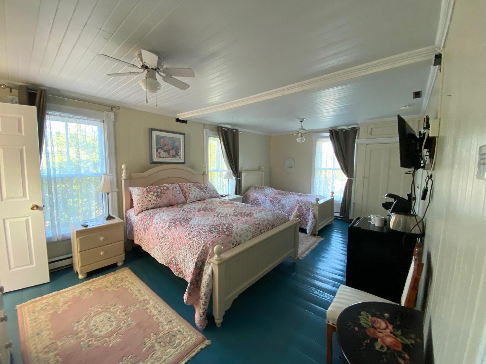 Auberge Maison Gauthier Тадусак Екстериор снимка